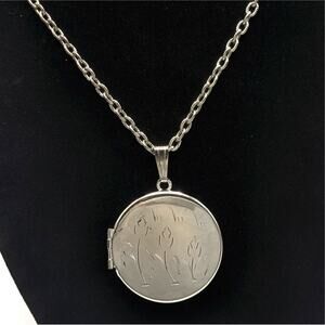 Vintage Silver Tone Etched Floral Photo Locket Pendant Necklace 24.25in